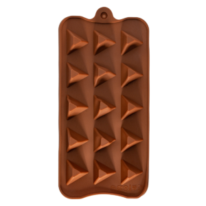 Molde de silicona con múltiples cavidades en forma de triángulo para preparar chocolates o dulces.