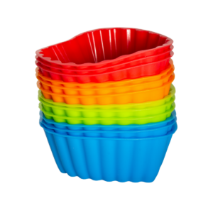 Molde de silicona para hornear en forma de corazón disponible en varios colores apilados.