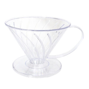 Dripper de café en plástico transparente con diseño cónico y asa para preparación manual de café.