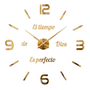 Reloj de pared 3D de 110 x 120 con números dorados y frase decorativa